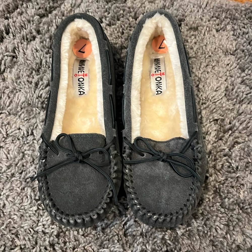 MINNETONKA Fur Moccasin Slipper Size 7